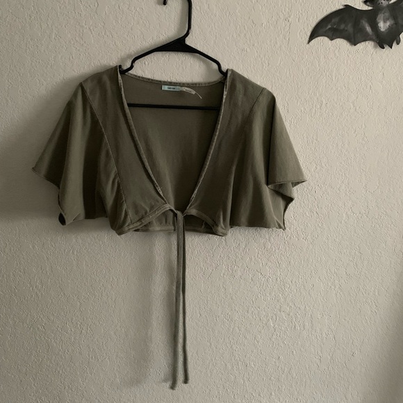 sold UO / tie top - Picture 2 of 3